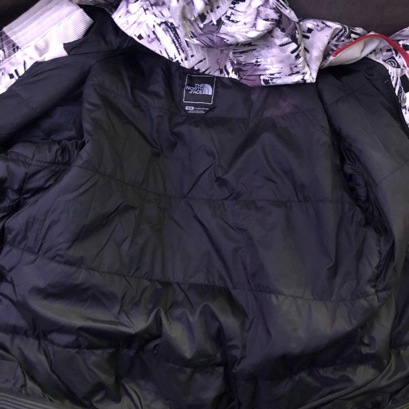 The North Face Ski Jacket- lightweight and warm - Picture 7 of 7